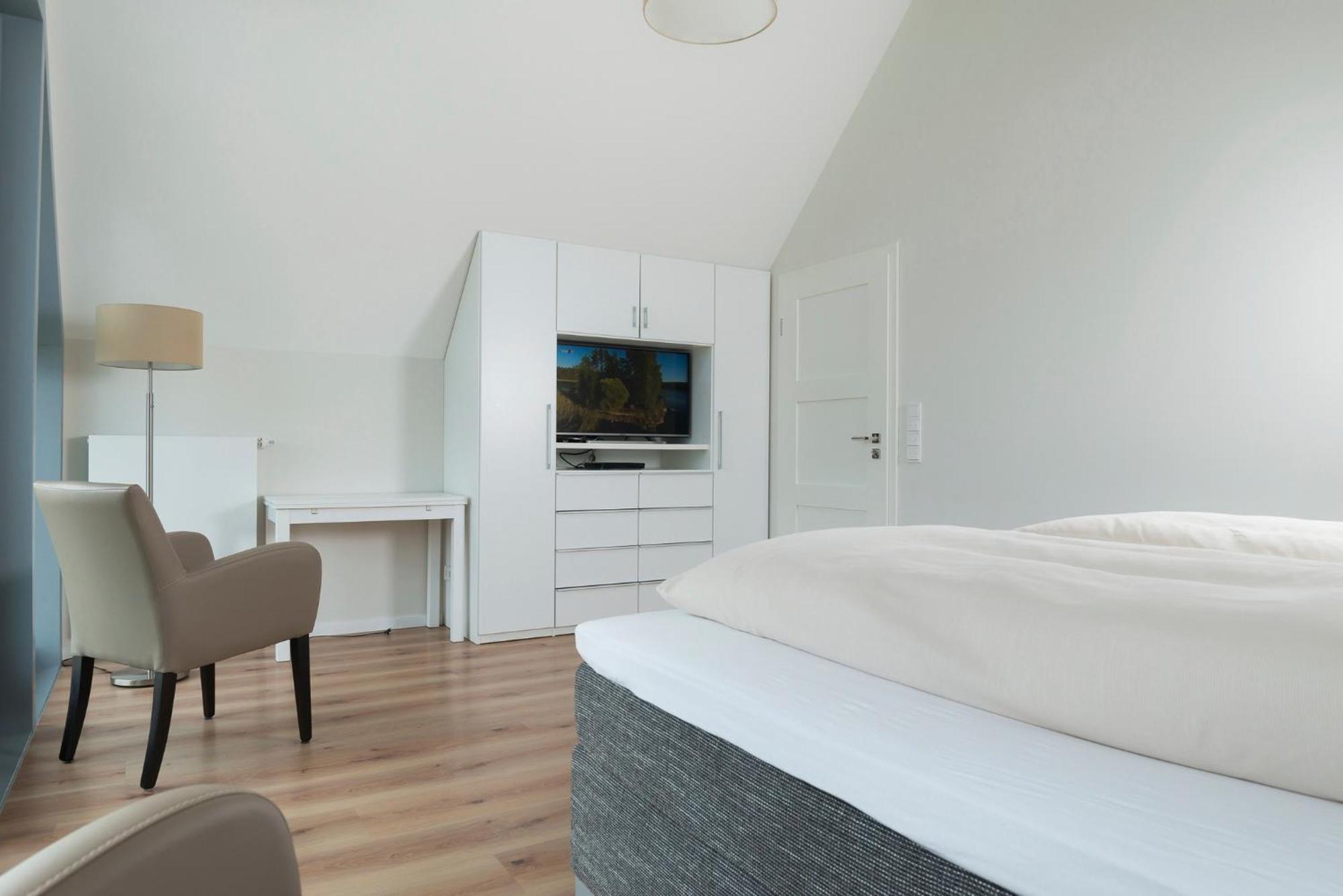 Ostsee - Reetdachhaus Nr 36 "Warder" Im Strand Resort Heiligenhafen Luaran gambar